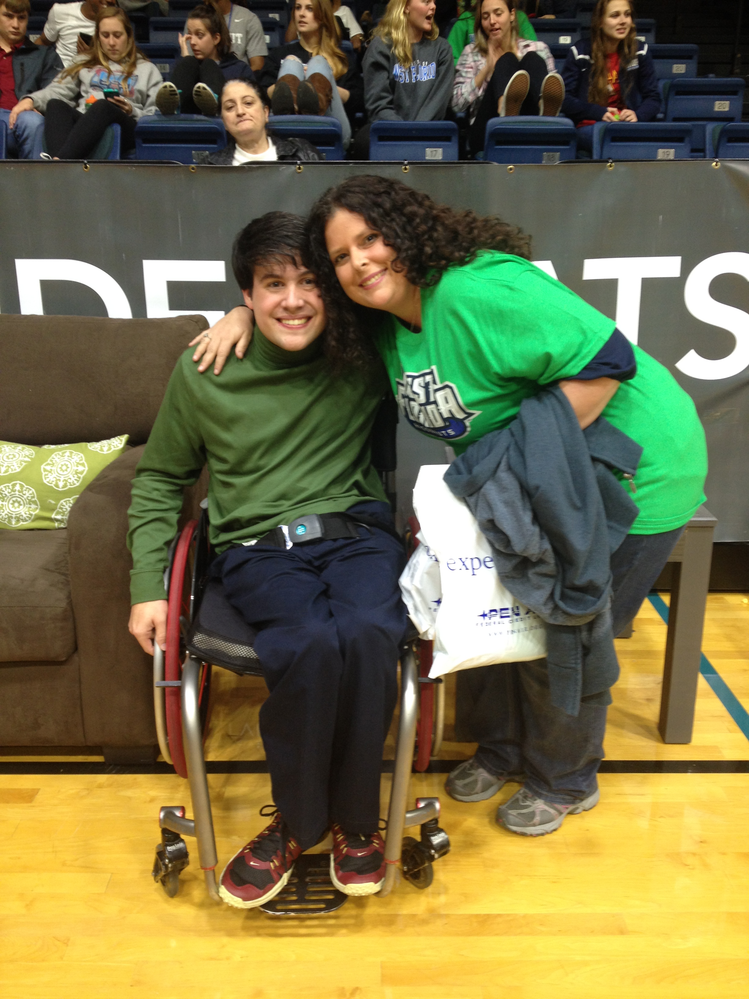Margaret and Nick at the UWF Men´s Basketball game.