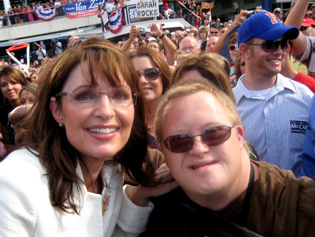 Yes, that's Alaska Governor Sarah Palin posing for a photo with Jason Hamilton at a campaign rally in Jacksonville.